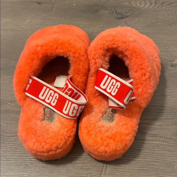 UGG Pink Fluffy Slippers - Picture 3 of 3